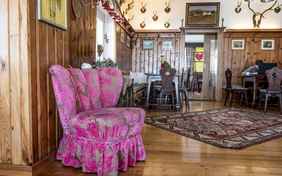 Das Wohnzimmer im Haupthaus - Foto: Bethel Fath